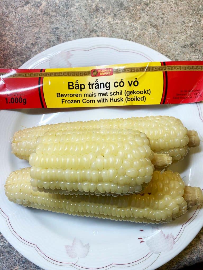 Flowerbrand diepvries mais met schil gekookt frozen corn with husk boiled bap trang co vo